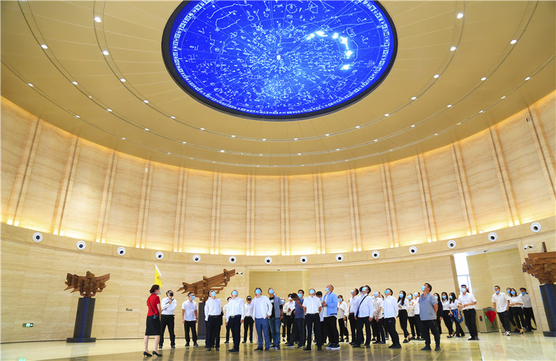 2020中秋来临之际，中天六建机关150余名员工参观学习中国建筑科技馆，共同探索建筑之美。
