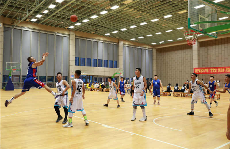 2021年6月，第七届“安全杯”篮球联赛在中天八建内部展开，精准的投篮、焦灼的对抗，披上战服，用热情战胜酷暑，用实力征服中天同仁！