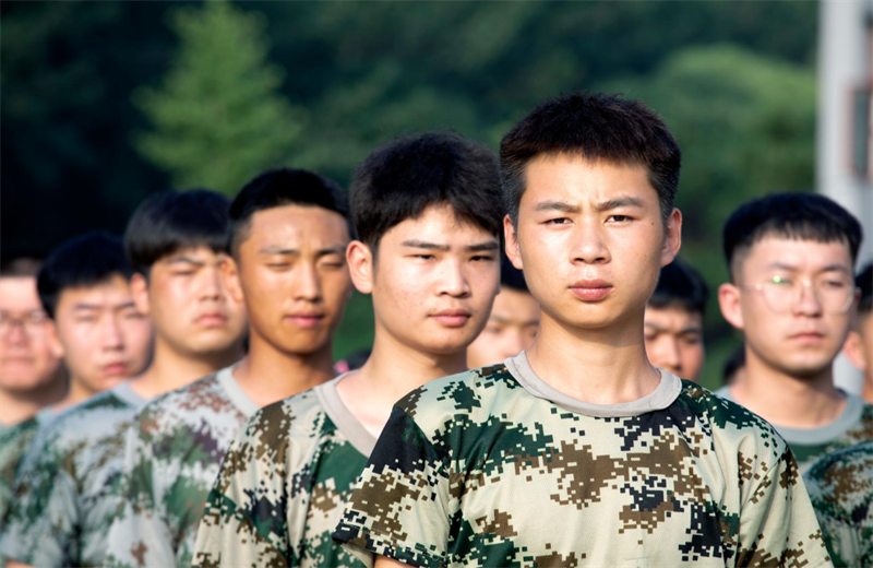2021年7月6日，中天北京集团百名应届大学生褪下便服换上军装，在训练场上接受为期2天的军训，享受入职前的第一份美好记忆。