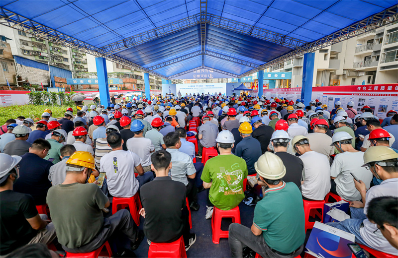 2024年6月15日，2024 年南宁市房屋市政工“安全生产月”启动仪式、应急演练暨现场安全标准化观摩会在中天八建南宁保利锦上项目成功举行。