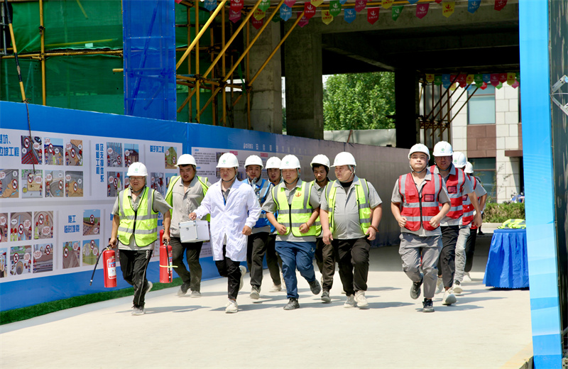 2025年6月24日，中海企业集团山东公司“人人讲安全，个个会应急——查找身边安全隐患”2025年“安全生产月”主题活动在天津公司济南中海天空之镜项目成功举办。